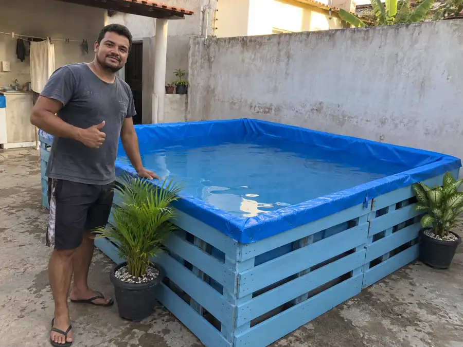Cena ilustrativa: Pallet pintado de azul