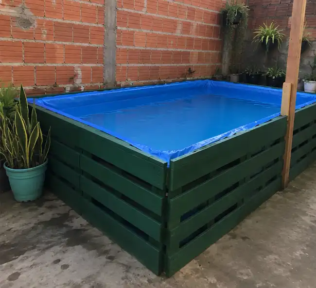 Cena ilustrativa: Pallet verde no quintal